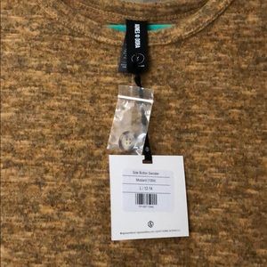 BNWT adorable and soft Agnes and Dora sweater